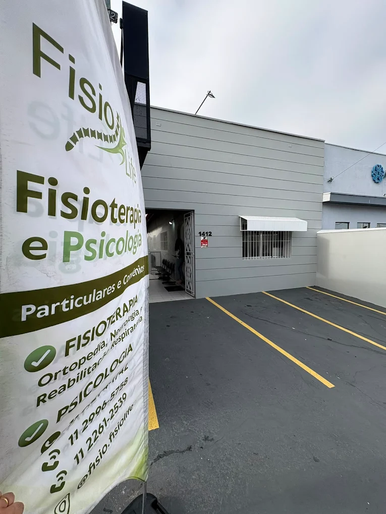 Entrada da Fisio Life na Avenida Água Fria